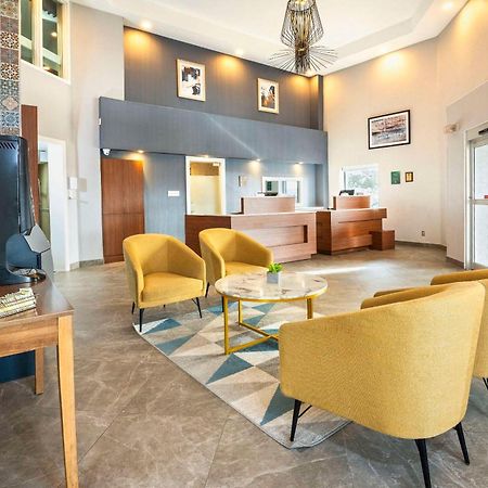 Quality Suites Whitby Exteriör bild
