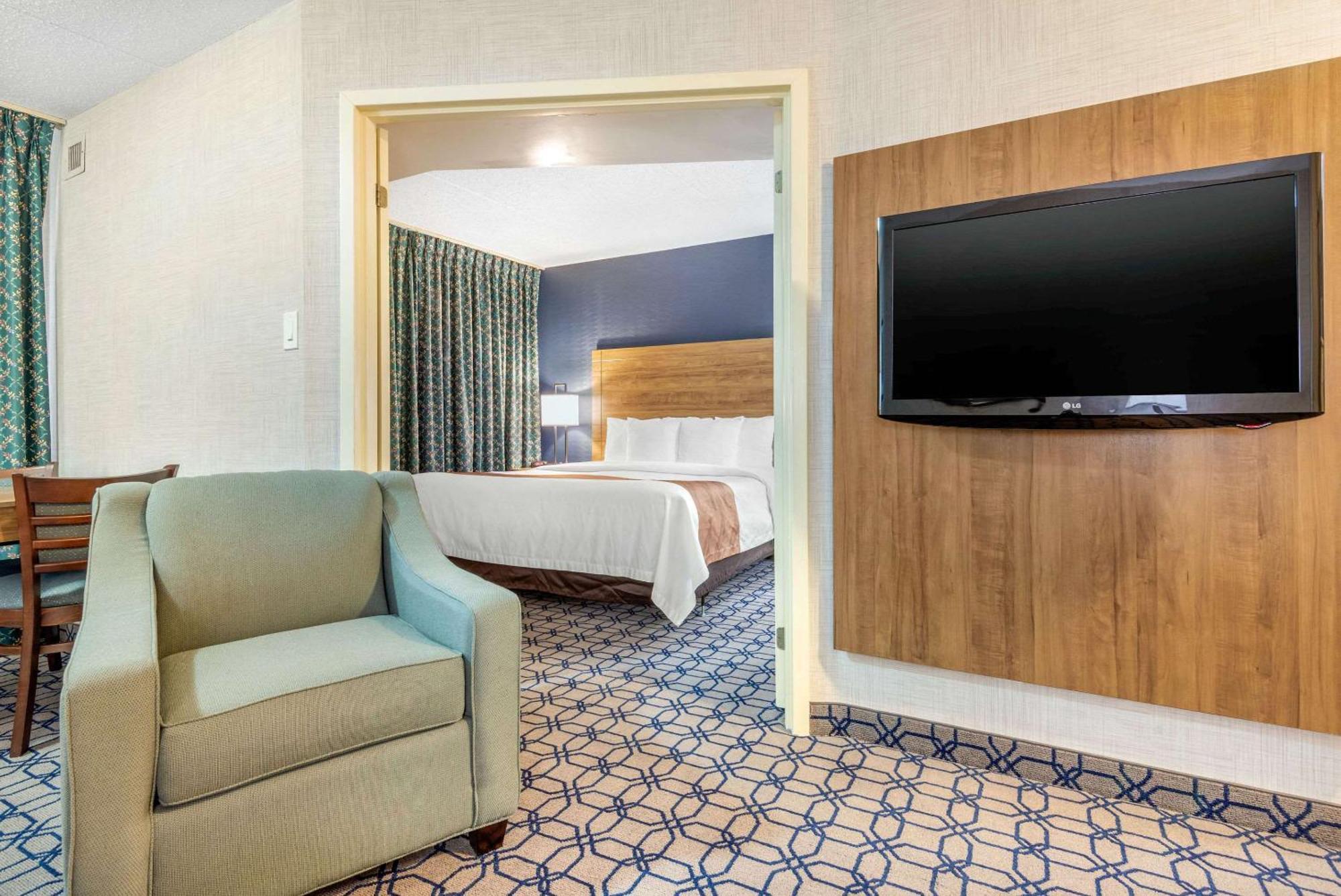 Quality Suites Whitby Exteriör bild