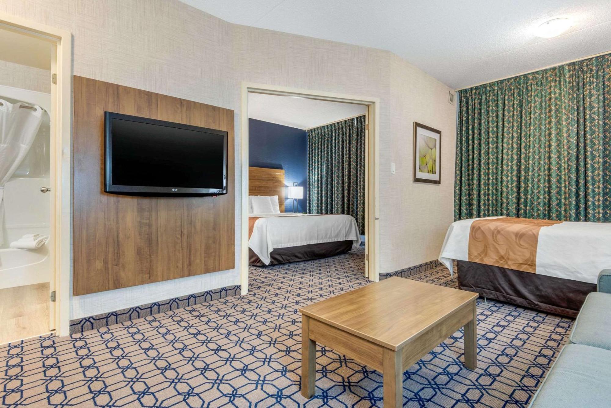 Quality Suites Whitby Exteriör bild