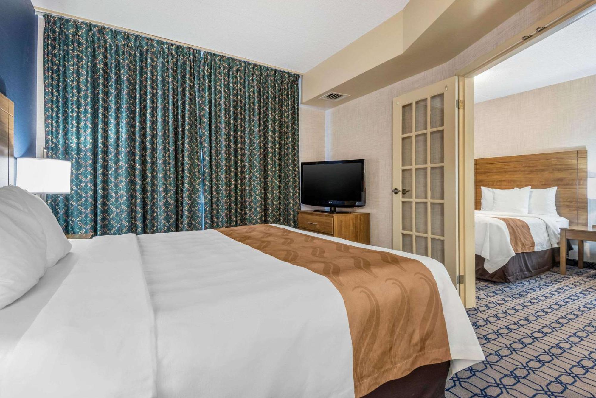 Quality Suites Whitby Exteriör bild