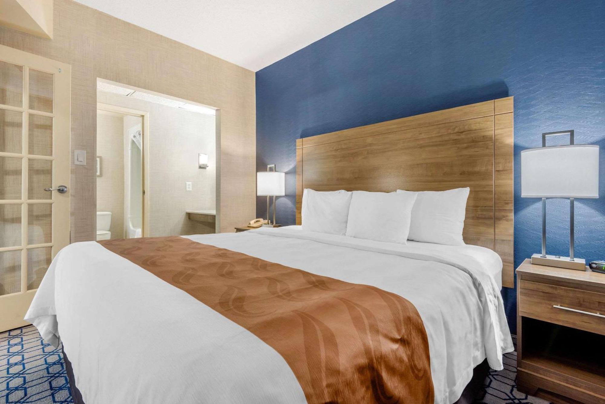 Quality Suites Whitby Exteriör bild