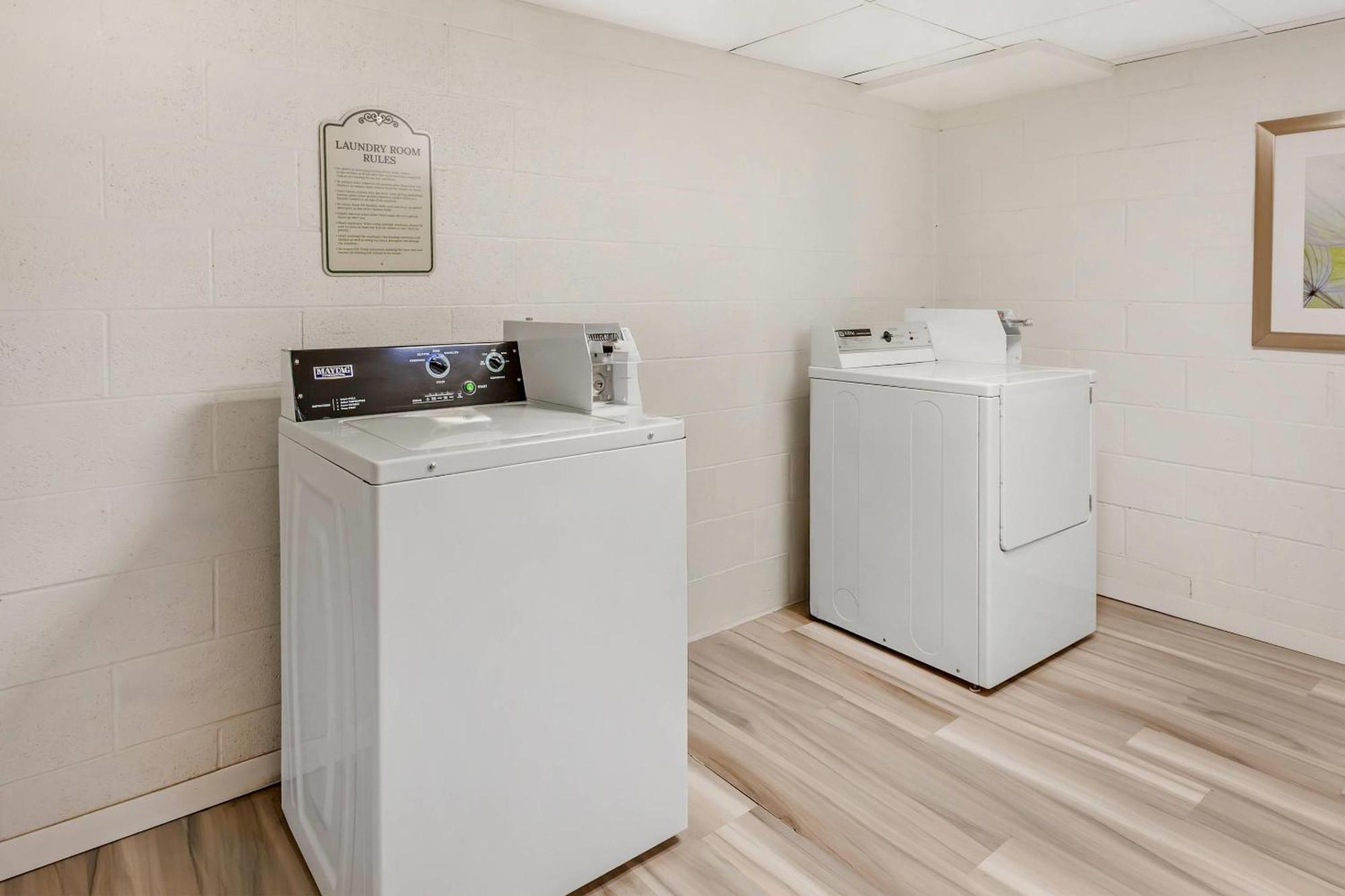 Quality Suites Whitby Exteriör bild