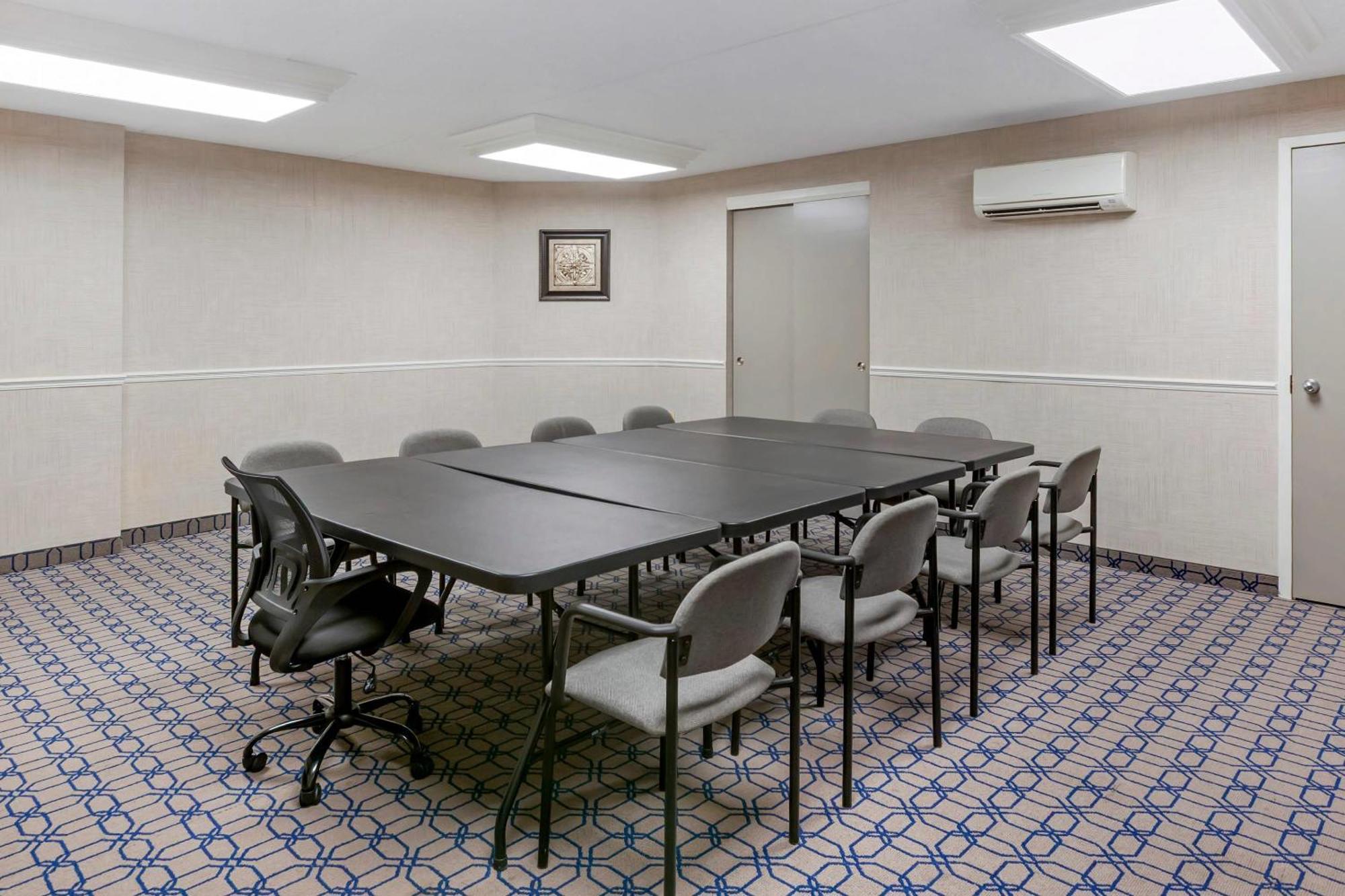 Quality Suites Whitby Exteriör bild