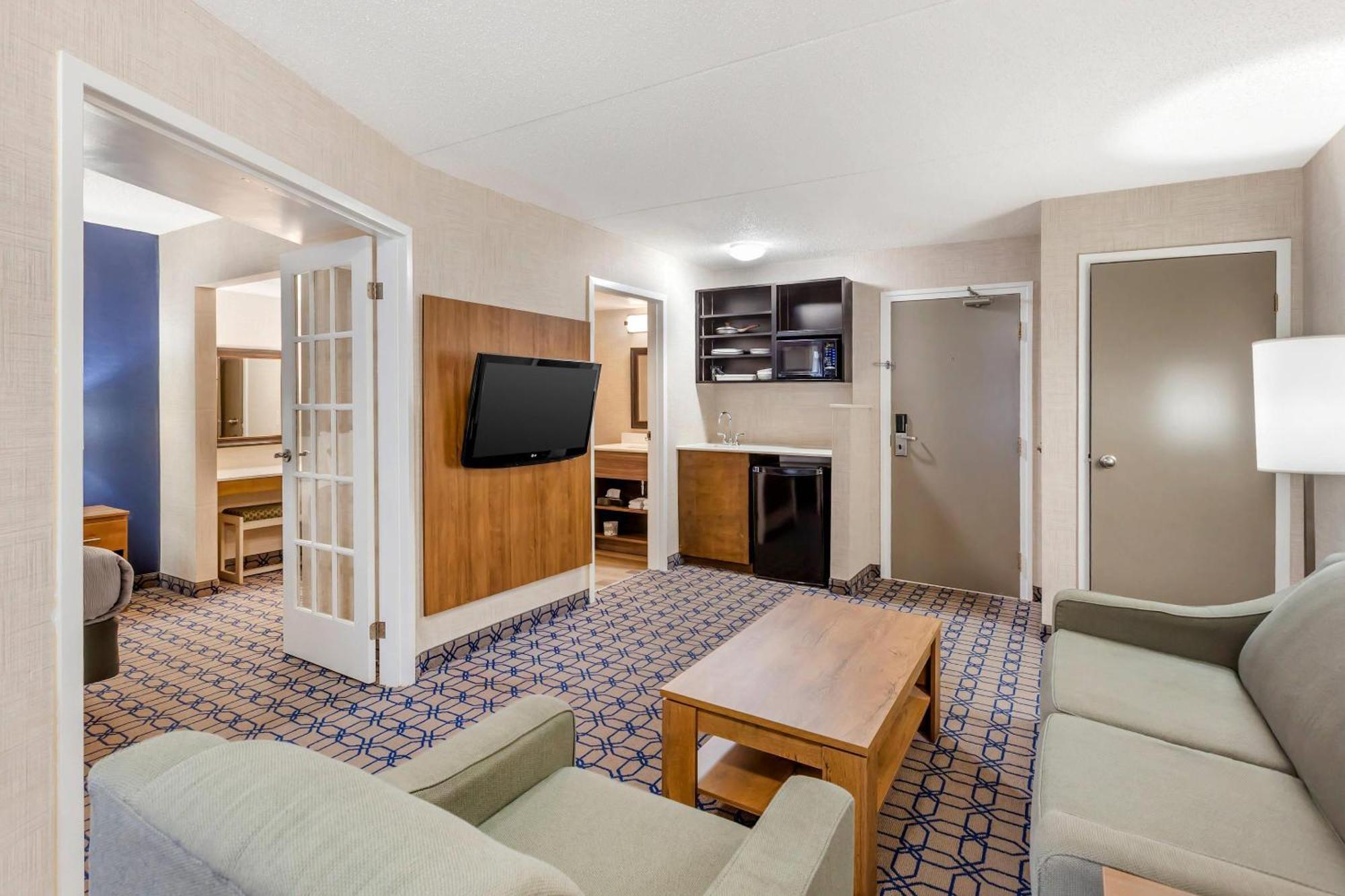 Quality Suites Whitby Exteriör bild