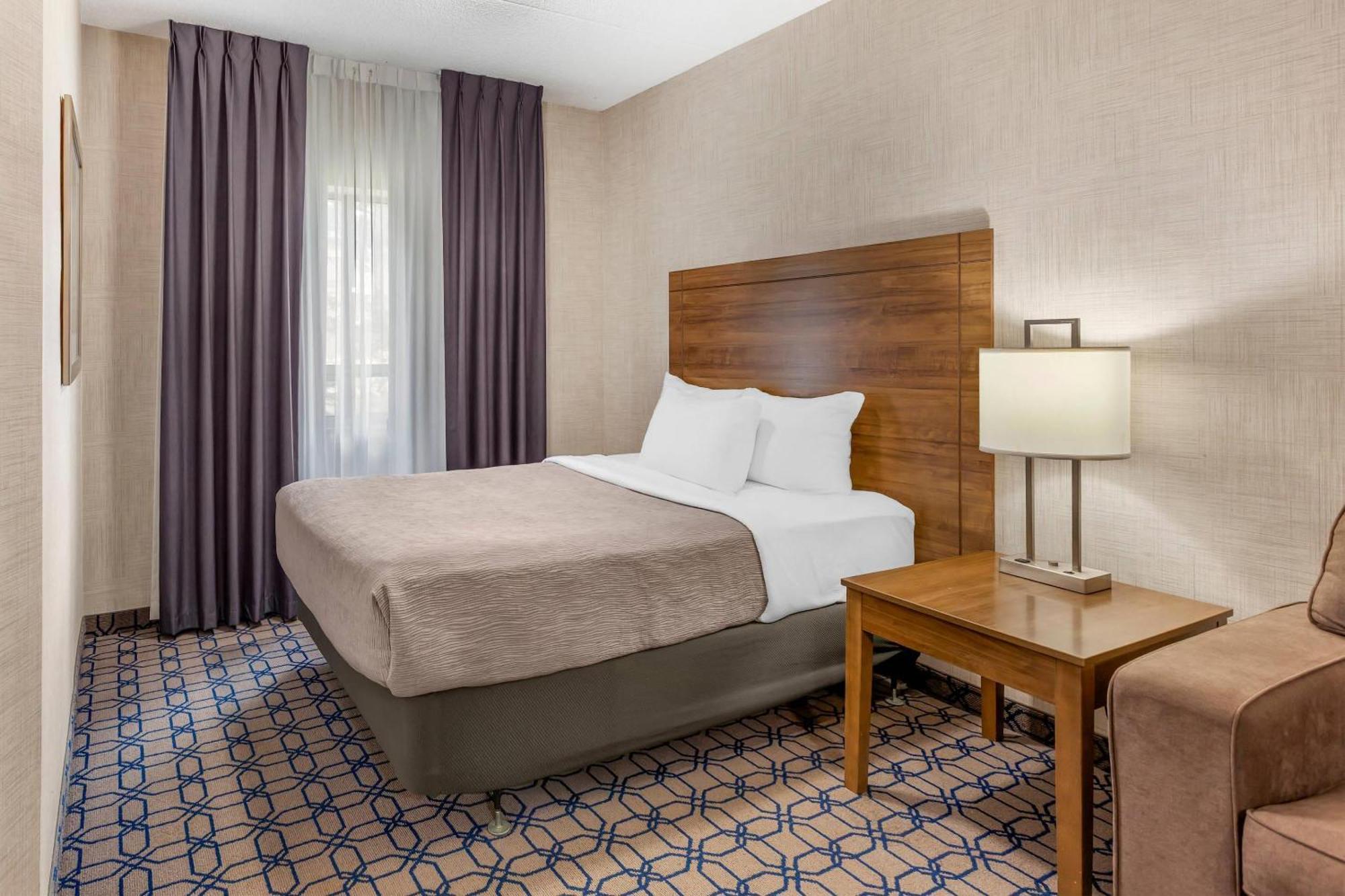 Quality Suites Whitby Exteriör bild