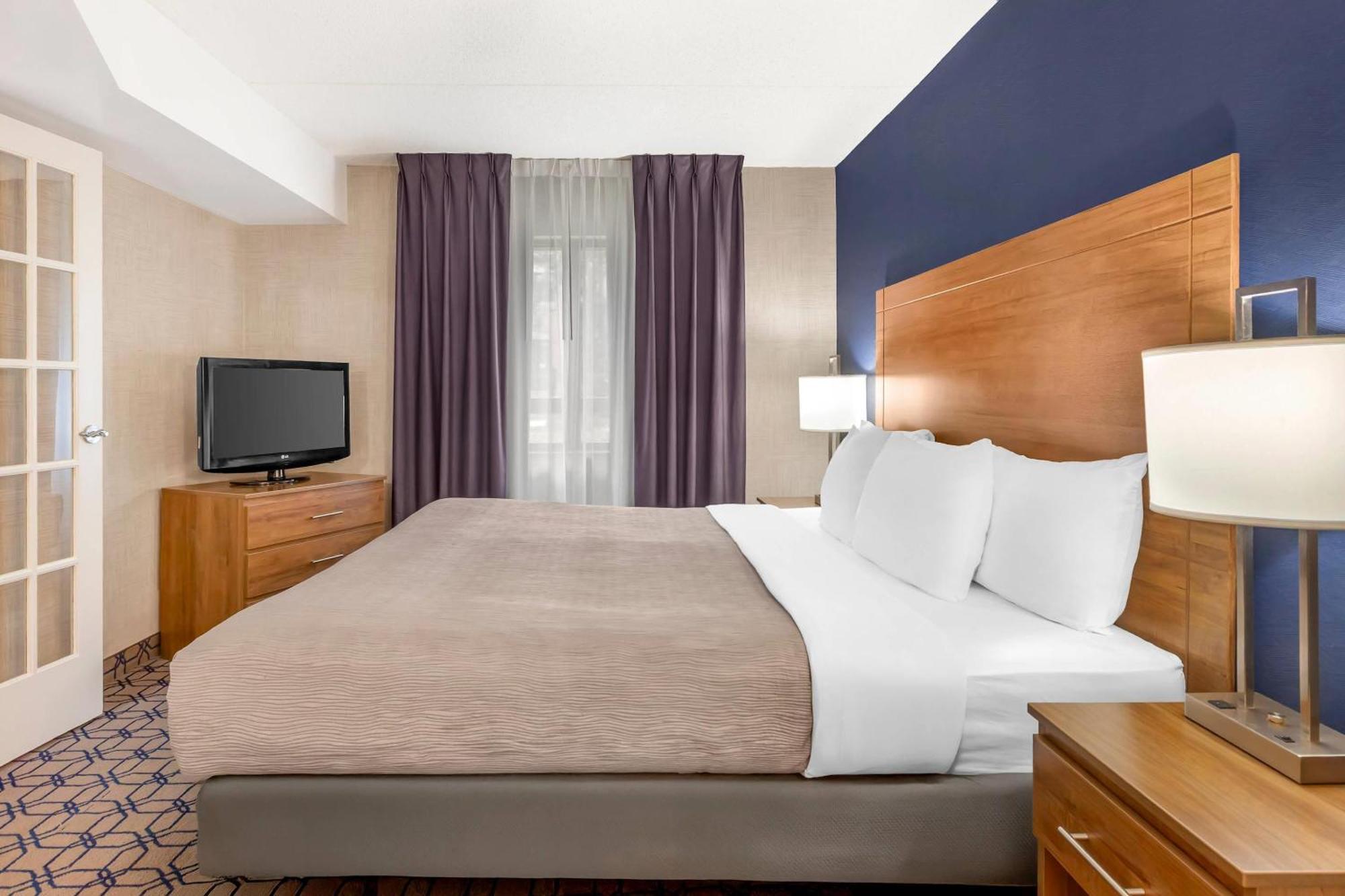Quality Suites Whitby Exteriör bild