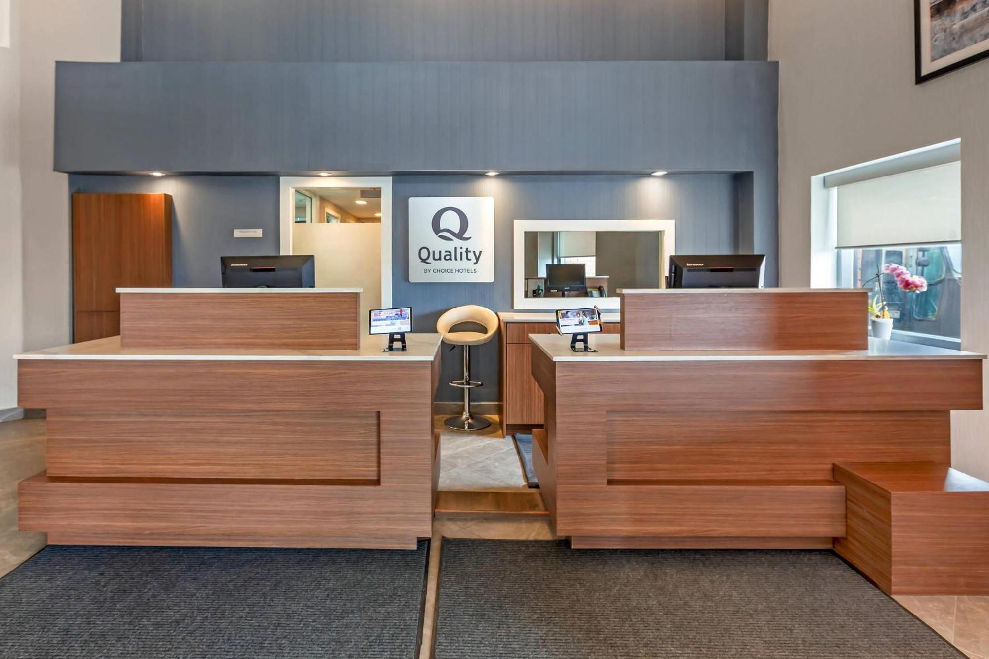 Quality Suites Whitby Exteriör bild