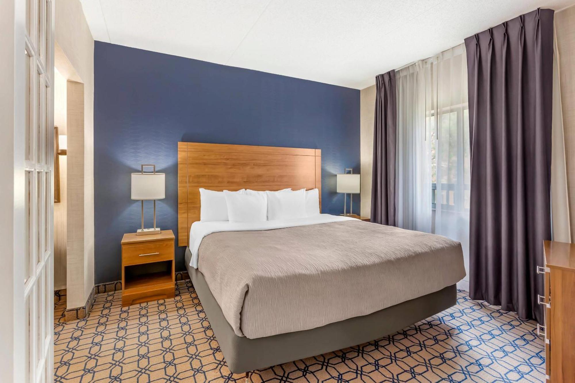 Quality Suites Whitby Exteriör bild