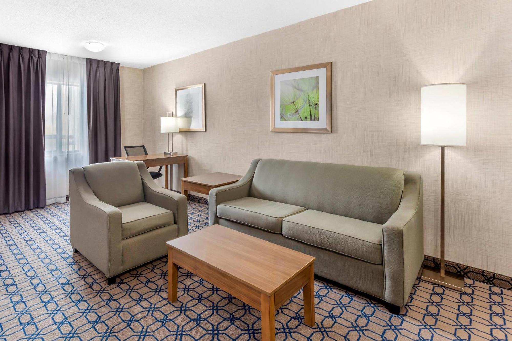 Quality Suites Whitby Exteriör bild