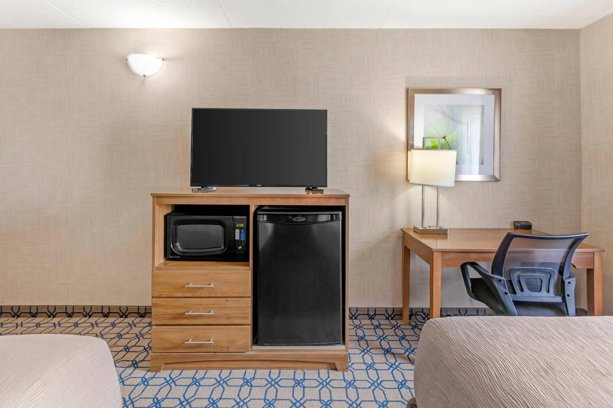 Quality Suites Whitby Exteriör bild